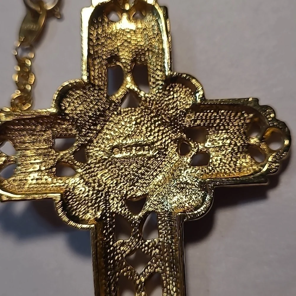 Women's Avon Cross with Chain NWOT